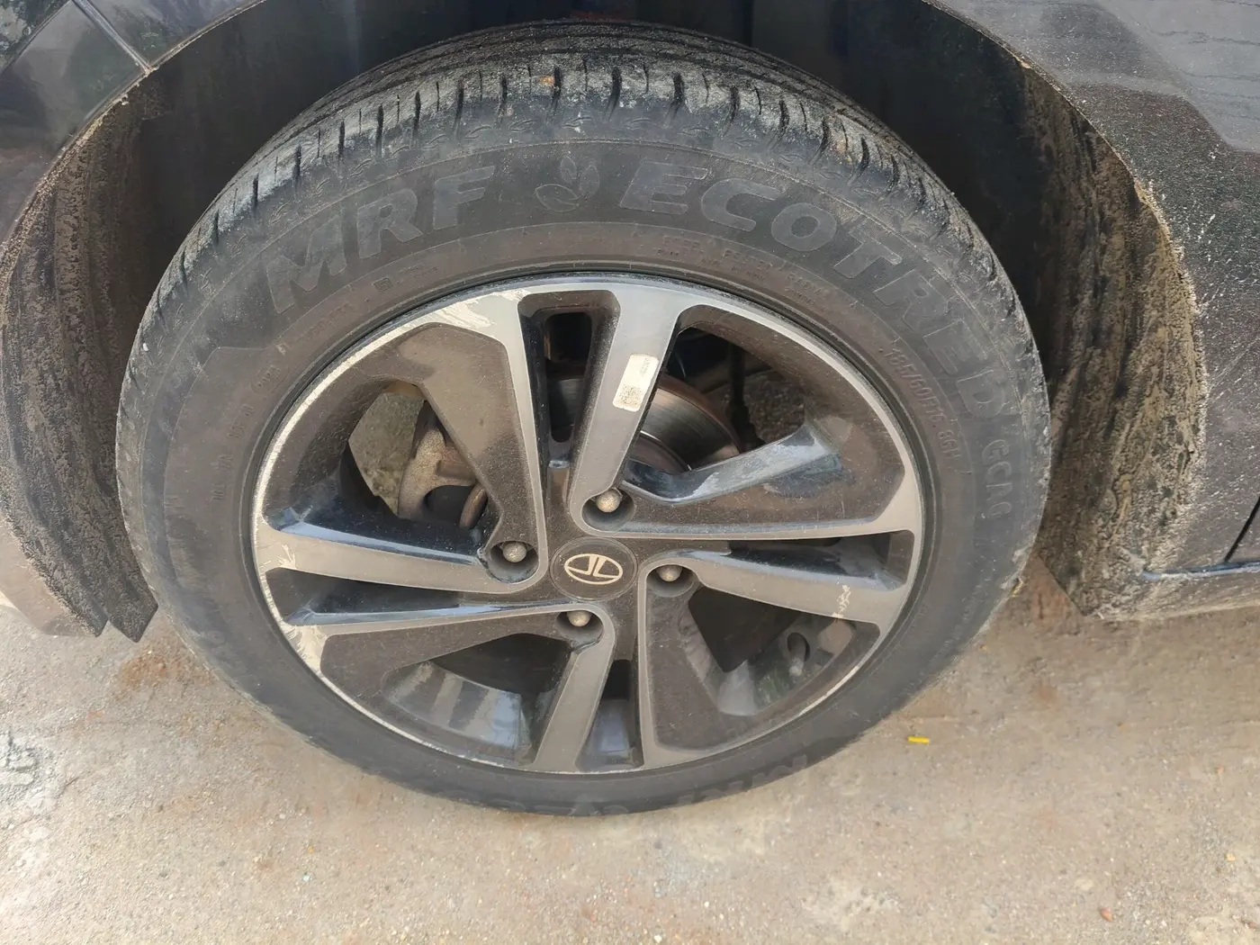 2023 Tata ALTROZ XZ PLUS PETROL DARK EDITION, Petrol, Manual, 28,504 km, tyre