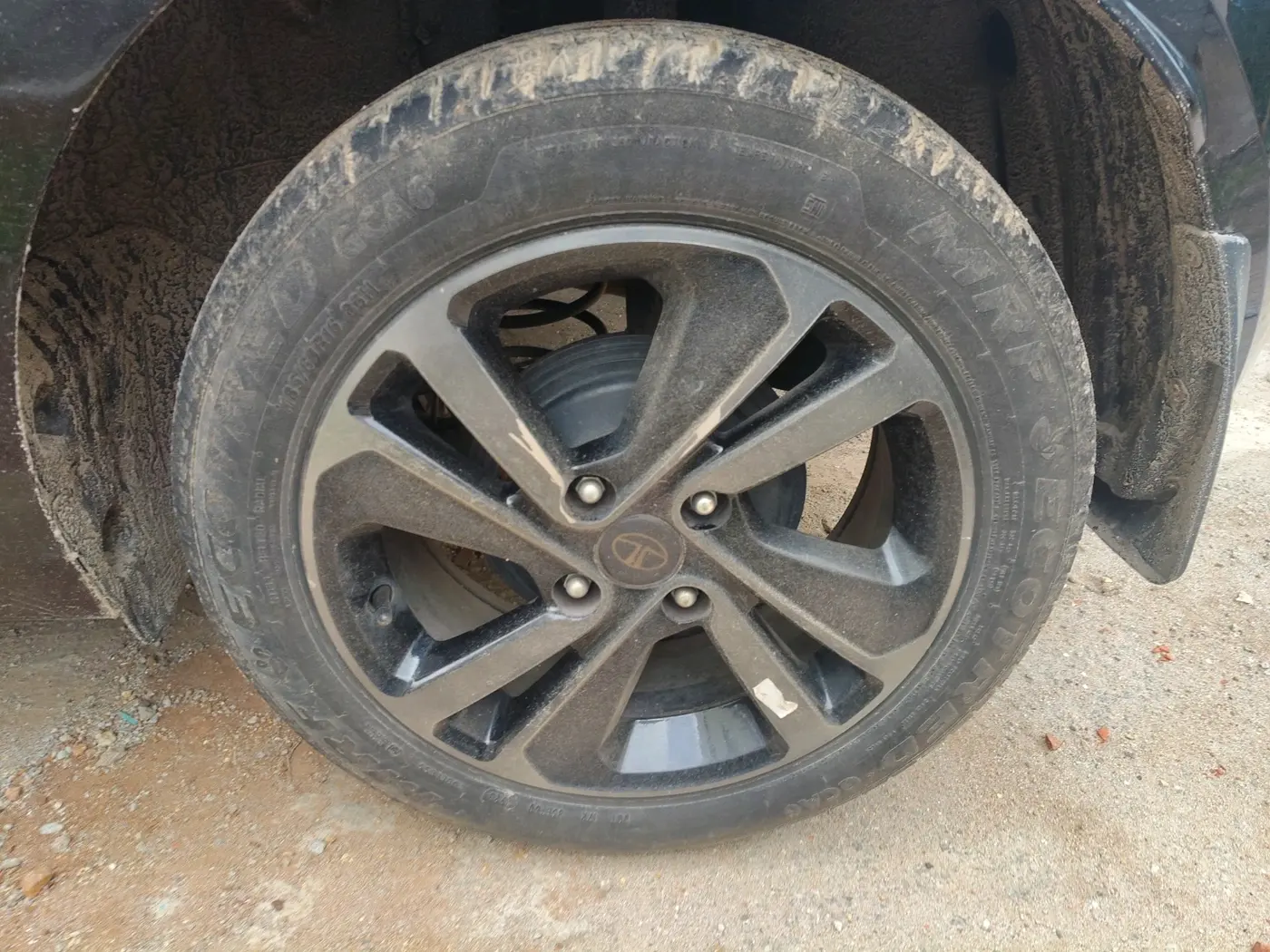 2023 Tata ALTROZ XZ PLUS PETROL DARK EDITION, Petrol, Manual, 28,504 km, tyre