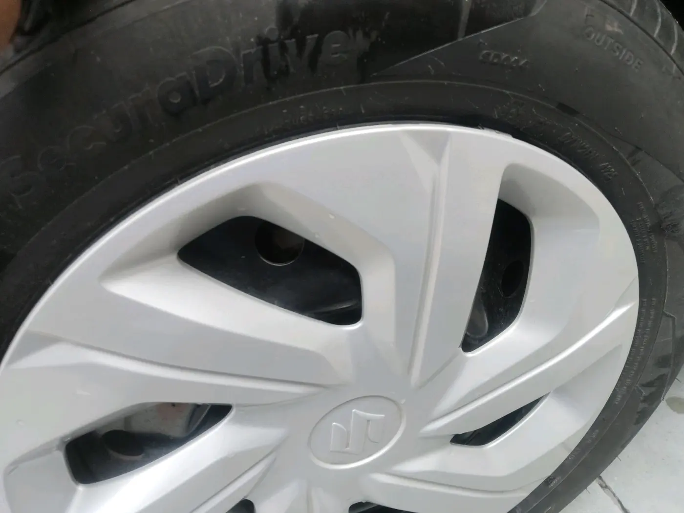 2026 Maruti Victoris Vxi 1.5 MT, Petrol, Manual, 4,962 km, tyre