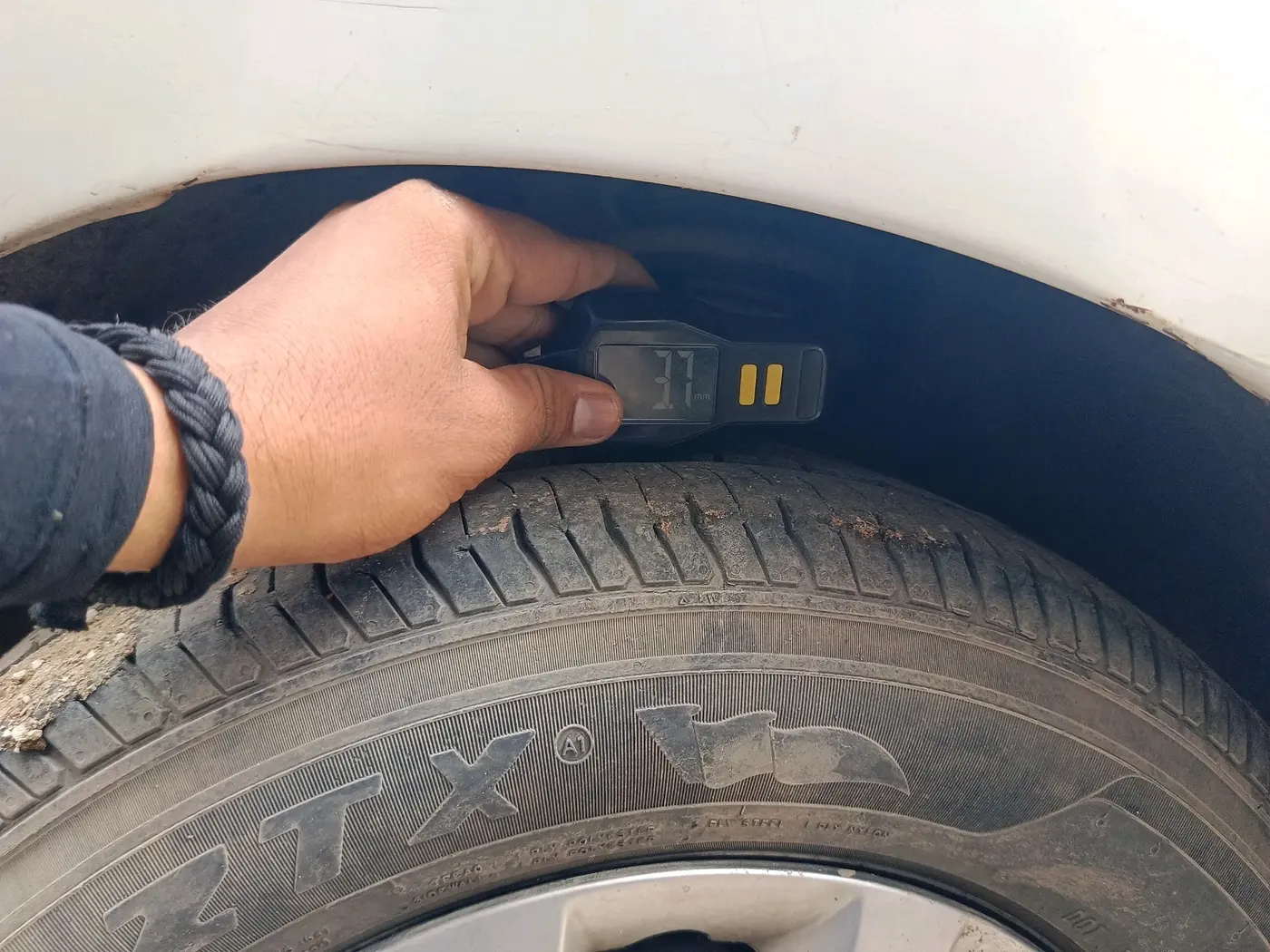 2019 Maruti Dzire VDI, Diesel, Manual, 2,06,161 km, tyre