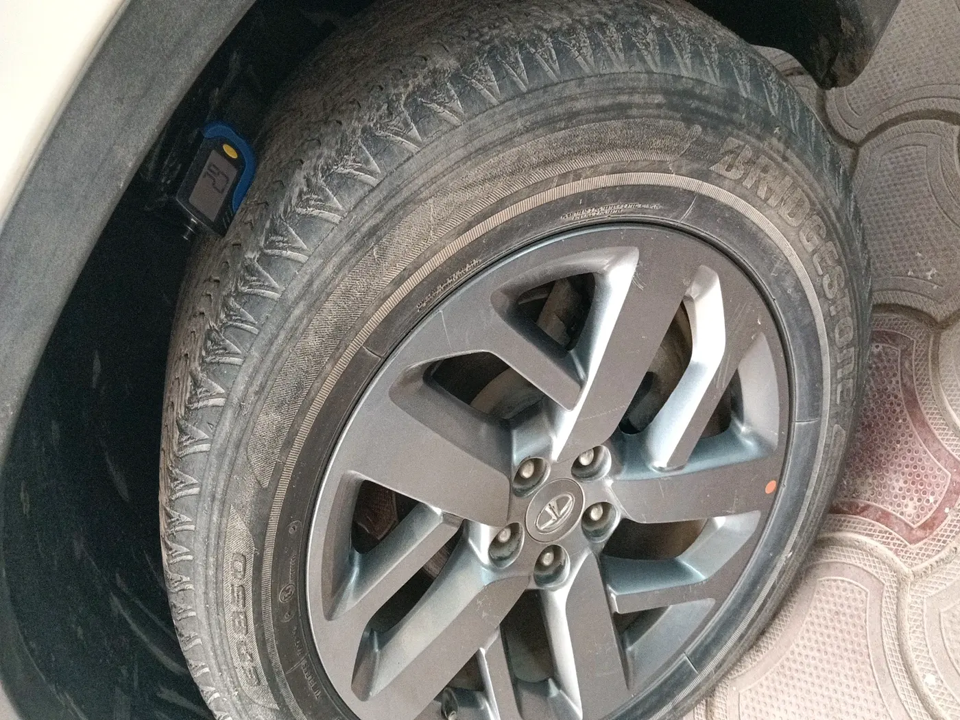 2022 Tata Safari XT, Diesel, Manual, 86,316 km, tyre