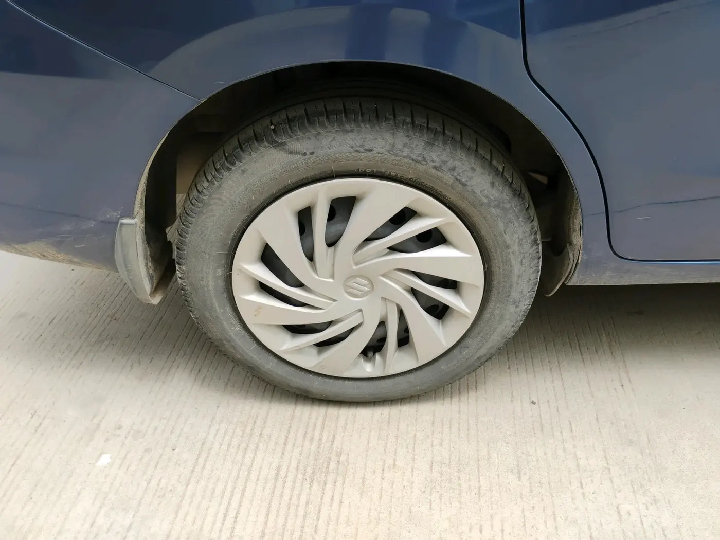 2021 Maruti Ertiga VXI CNG, CNG, Manual, 46,059 km, tyre