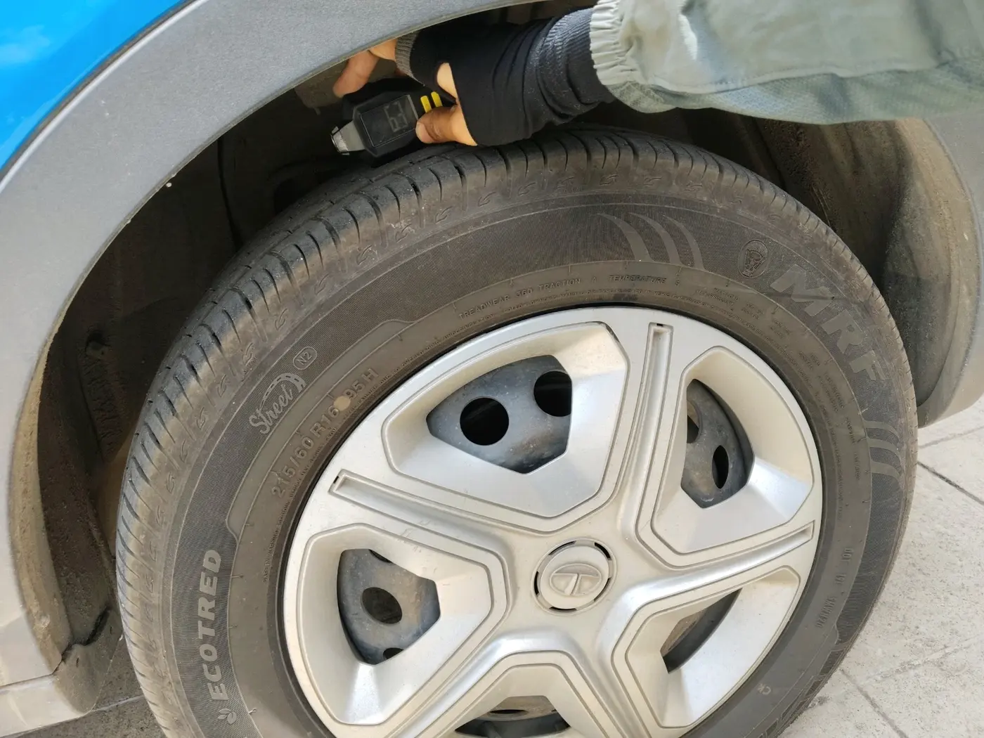 2019 Tata NEXON XMA PETROL, Petrol, Automatic, 63,338 km, tyre