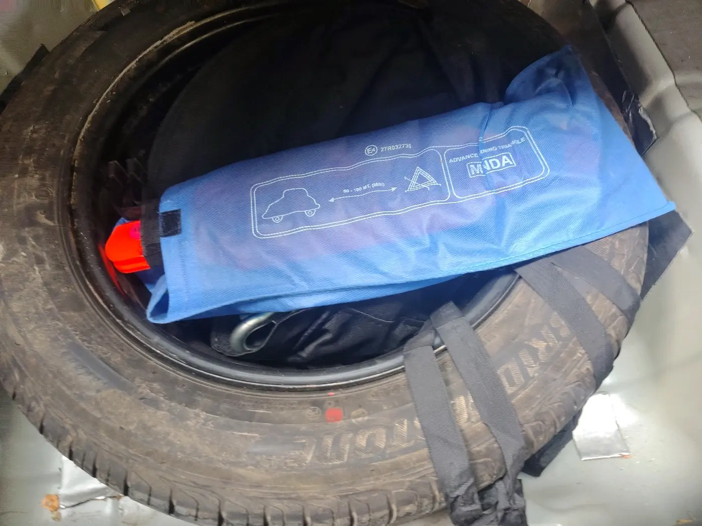 2023 Tata NEXON CREATIVE+ SUNROOF AMT 1.2 PETROL, Petrol, Automatic, 31,689 km, tyre