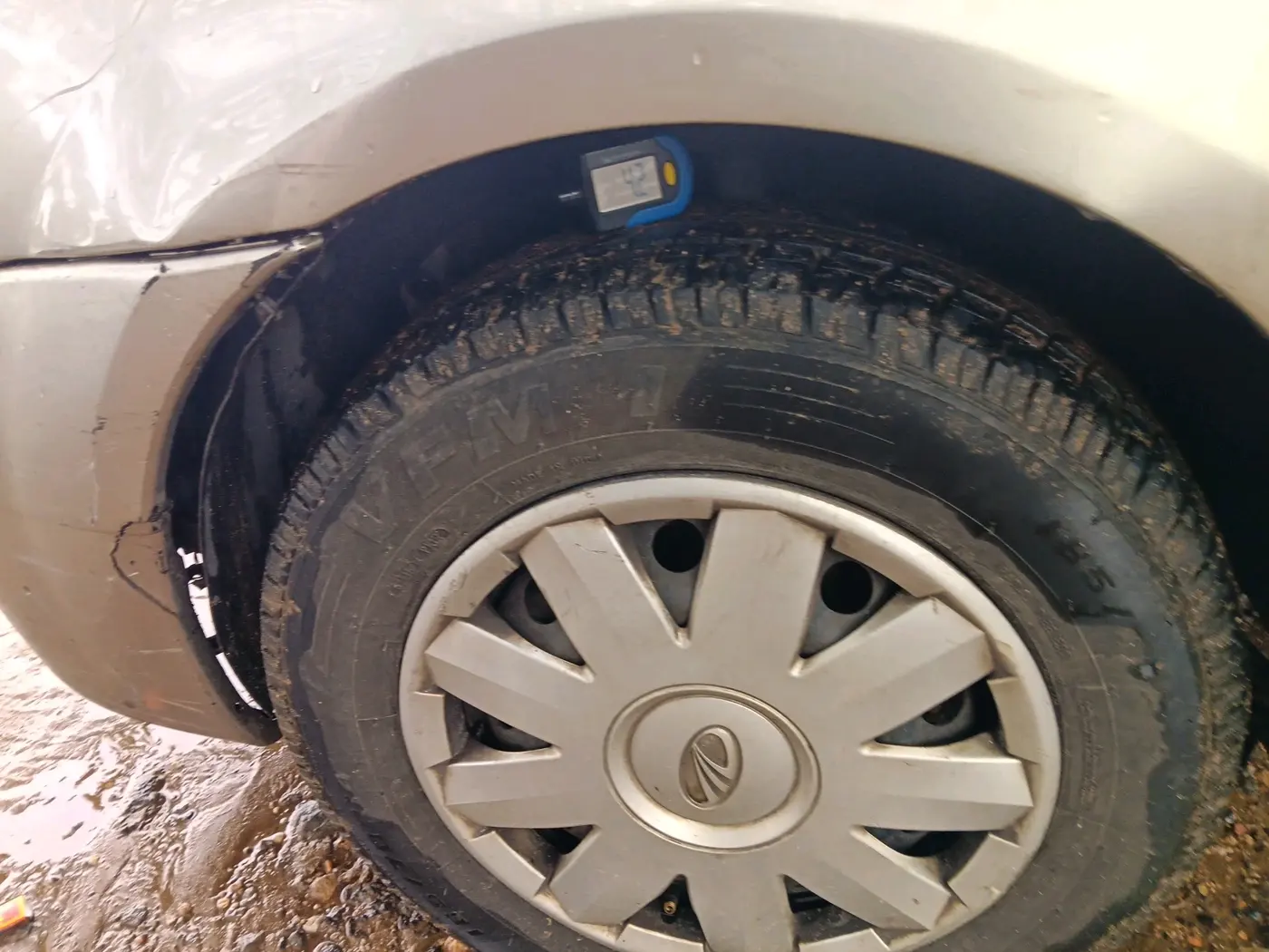 2012 Mahindra Verito 1.5 D4 BS III, Diesel, Manual, 2,15,497 km, tyre
