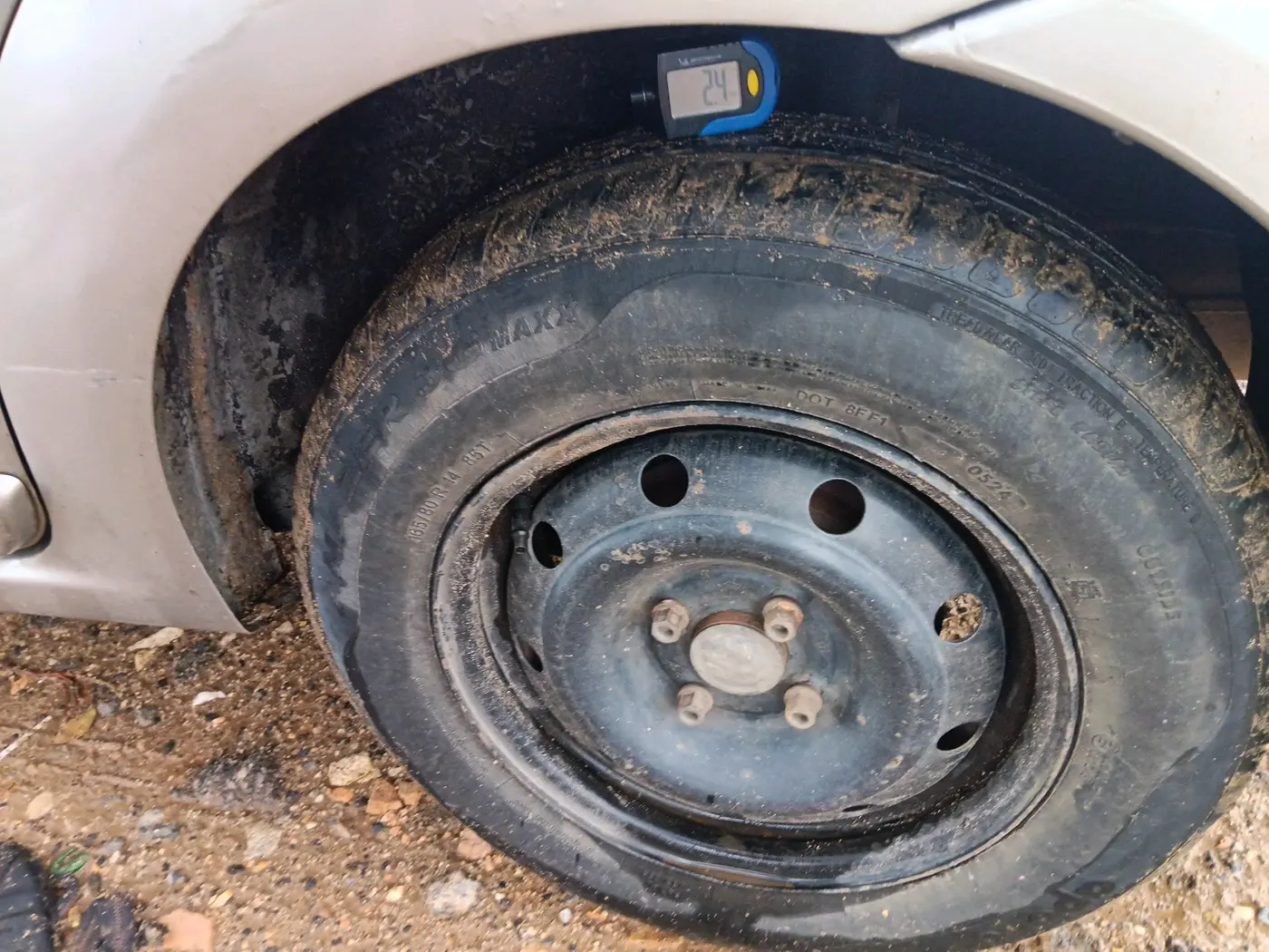 2012 Mahindra Verito 1.5 D4 BS III, Diesel, Manual, 2,15,497 km, tyre