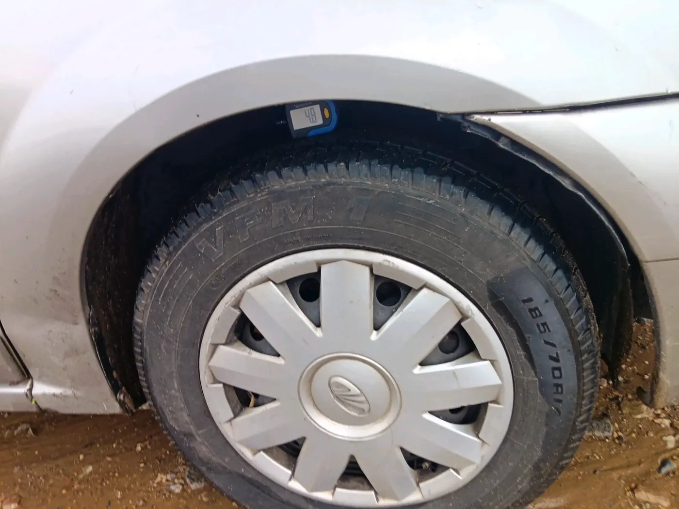 2012 Mahindra Verito 1.5 D4 BS III, Diesel, Manual, 2,15,497 km, tyre