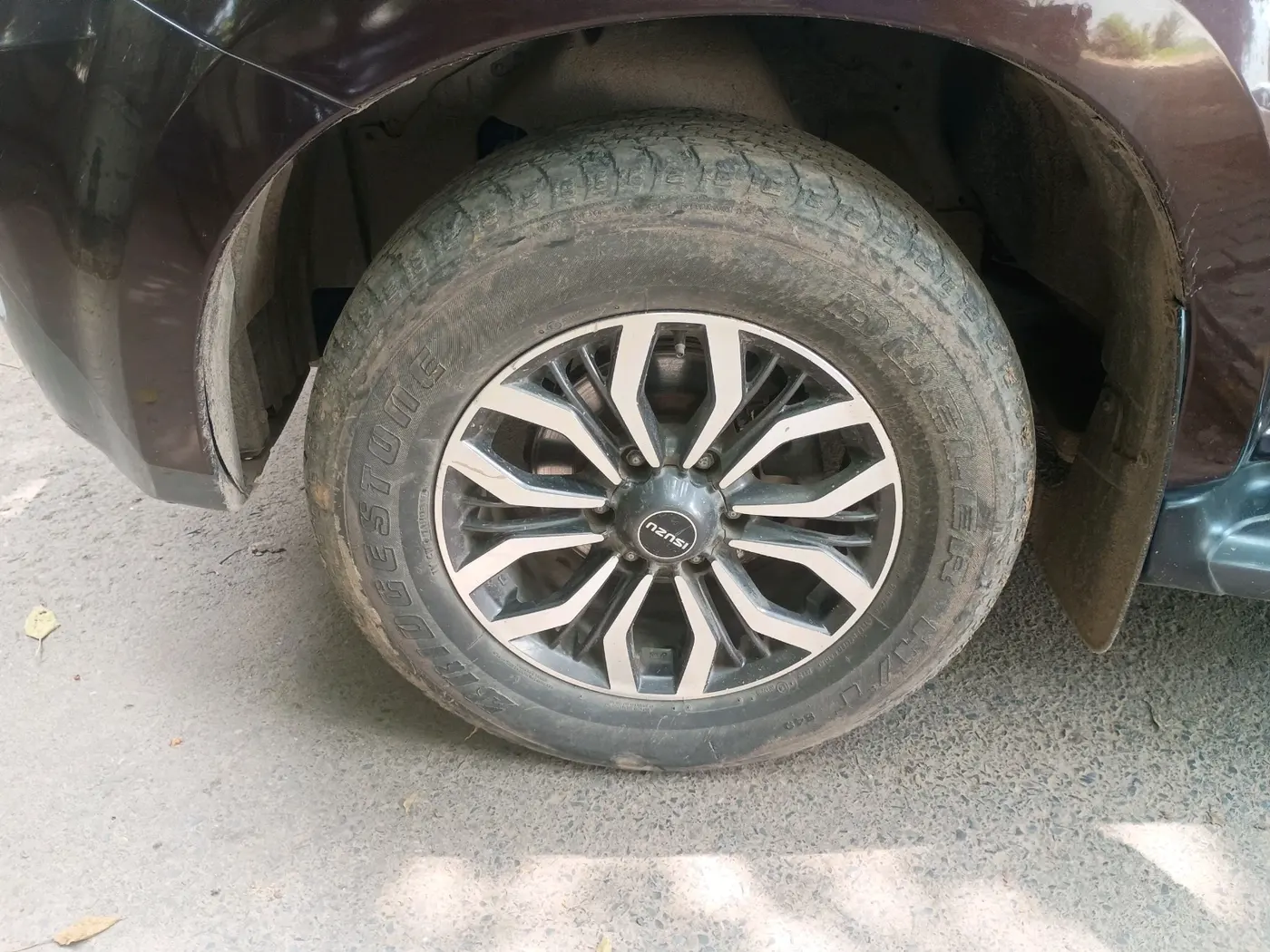 2017 ISUZU MU-X 4x2 AT, Diesel, Automatic, 1,01,540 km, tyre