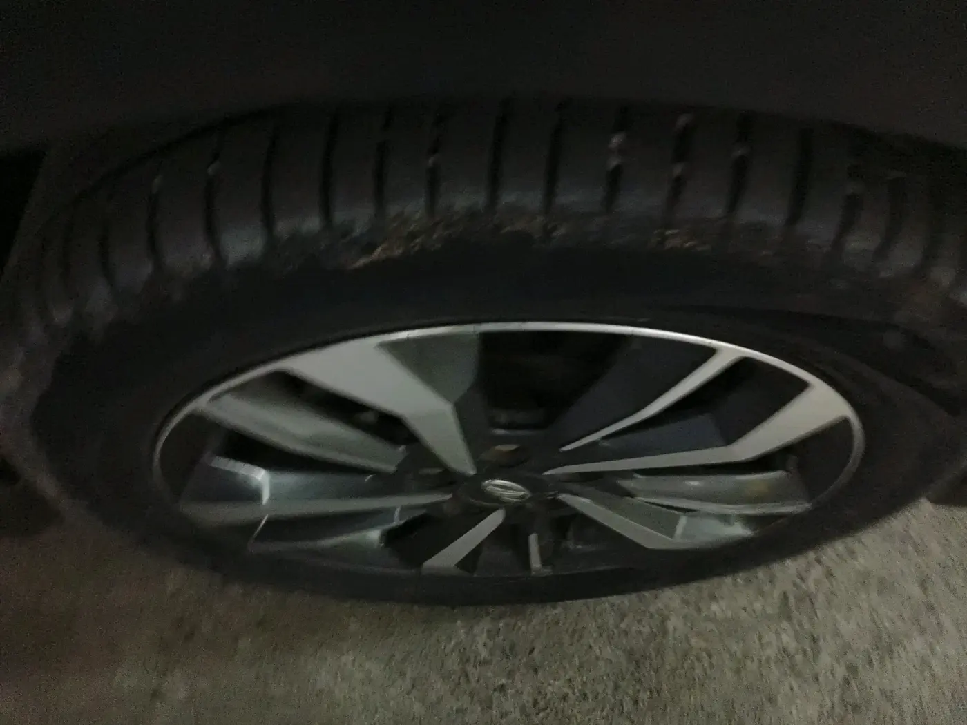 2021 Mahindra XUV300 W8 (O) 1.2 PETROL, Petrol, Manual, 1,10,041 km, tyre