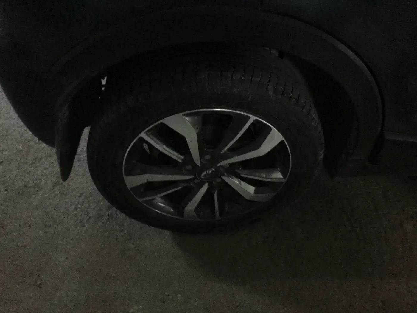 2021 Mahindra XUV300 W8 (O) 1.2 PETROL, Petrol, Manual, 1,10,041 km, tyre