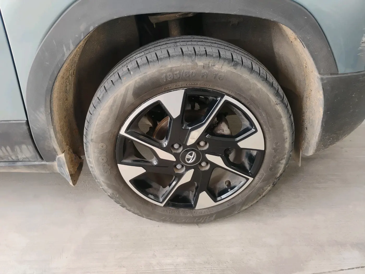 2022 Tata PUNCH CREATIVE  AMT, Petrol, Automatic, 30,693 km, tyre