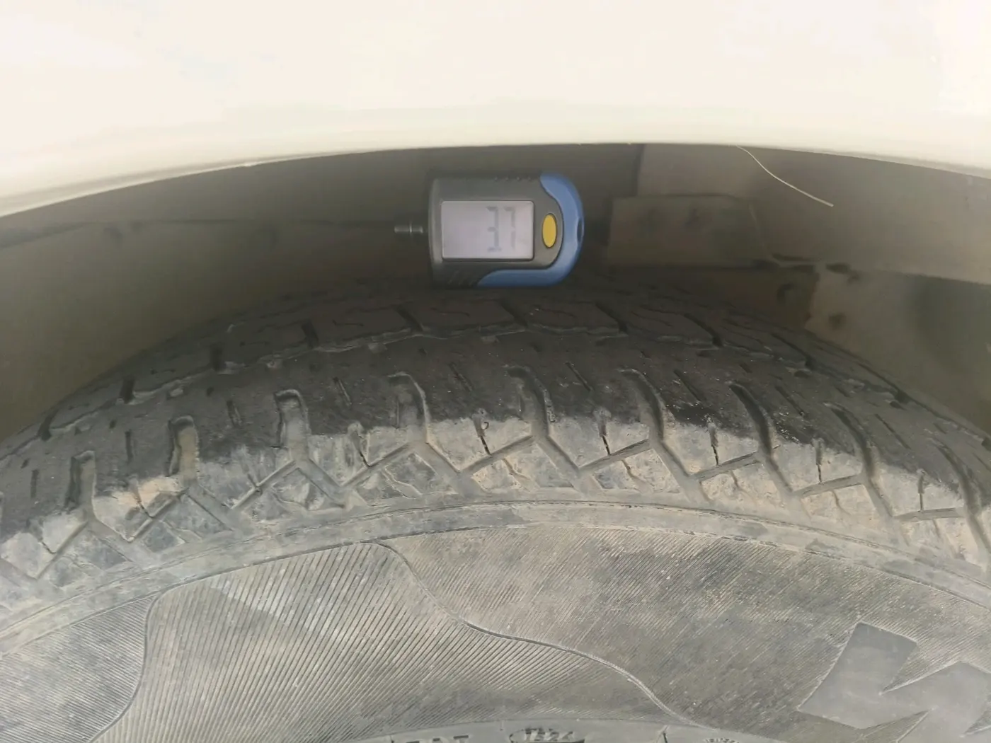 2013 Mahindra Scorpio VLX 2WD, Diesel, Manual, 1,18,209 km, tyre