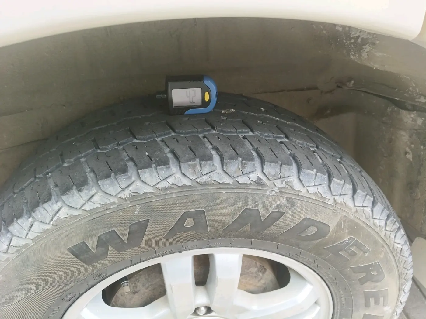 2013 Mahindra Scorpio VLX 2WD, Diesel, Manual, 1,18,209 km, tyre
