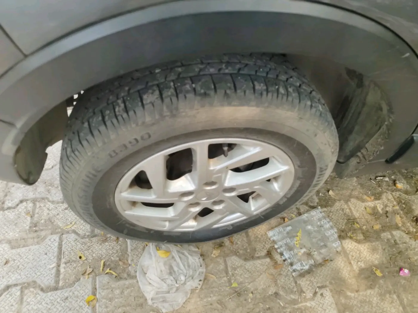 2022 Mahindra XUV300 W8 1.5 DIESEL, Diesel, Manual, 66,092 km, tyre