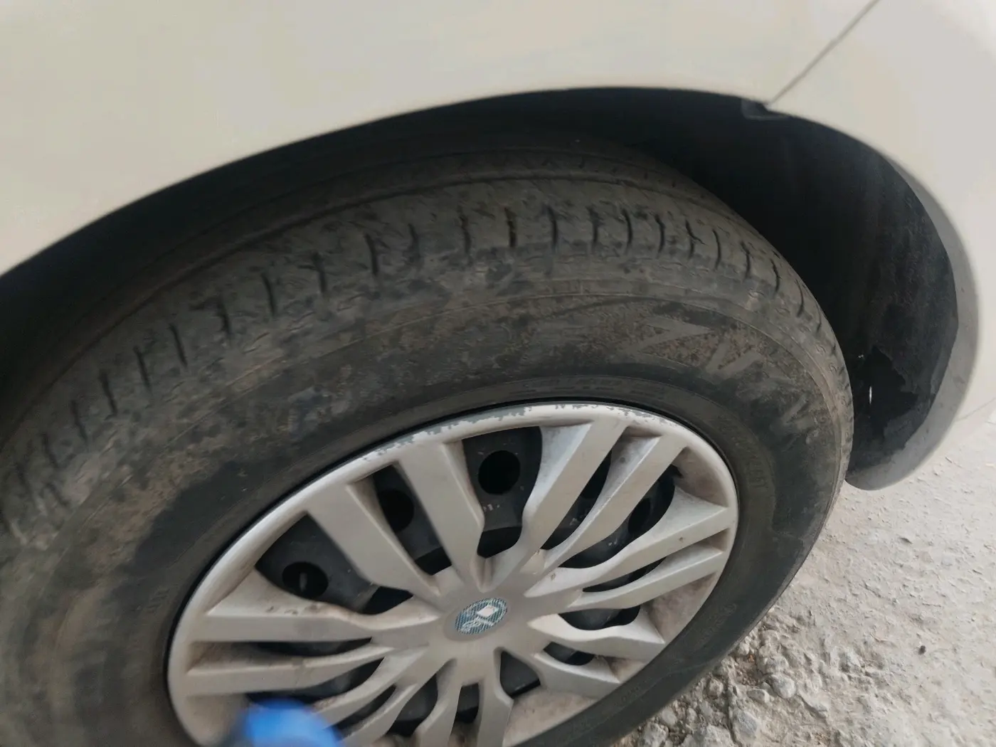 2018 Maruti Dzire LXI, CNG, Manual, 1,17,415 km, tyre