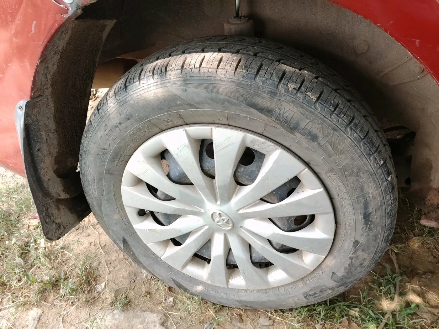 2011 Toyota Etios G, Petrol, Manual, 1,22,991 km, tyre