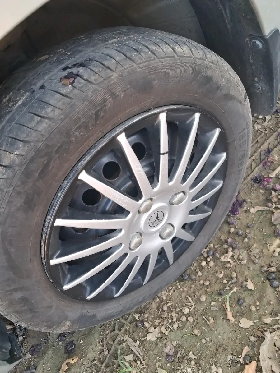 2018 Maruti Wagon R 1.0 VXI, Petrol, Manual, 44,251 km, tyre