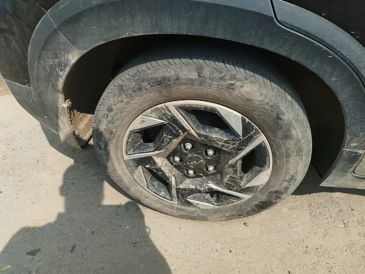 2024 KIA SONET HTK PLUS 1.2 PETROL MT, CNG, Manual, 69,999 km, tyre