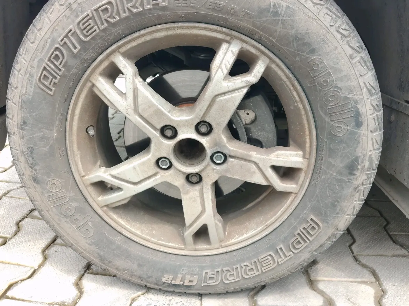 2014 Mahindra Scorpio S10, Diesel, Manual, 1,40,462 km, tyre