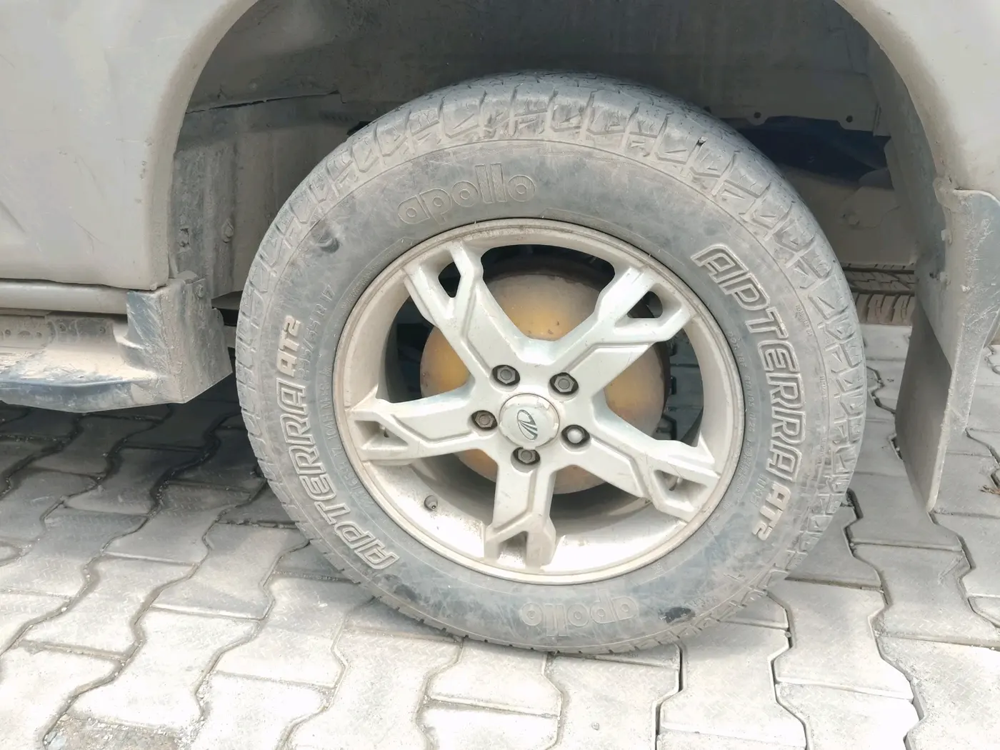 2014 Mahindra Scorpio S10, Diesel, Manual, 1,40,462 km, tyre