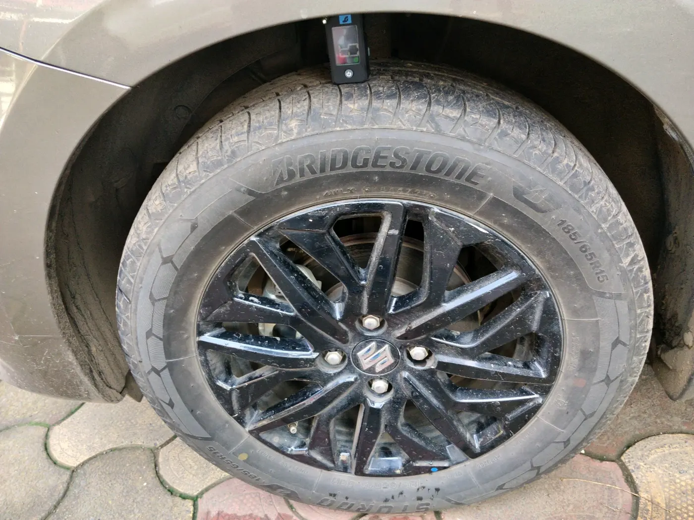2025 Maruti Dzire ZXi CNG, CNG, Manual, 27,916 km, tyre