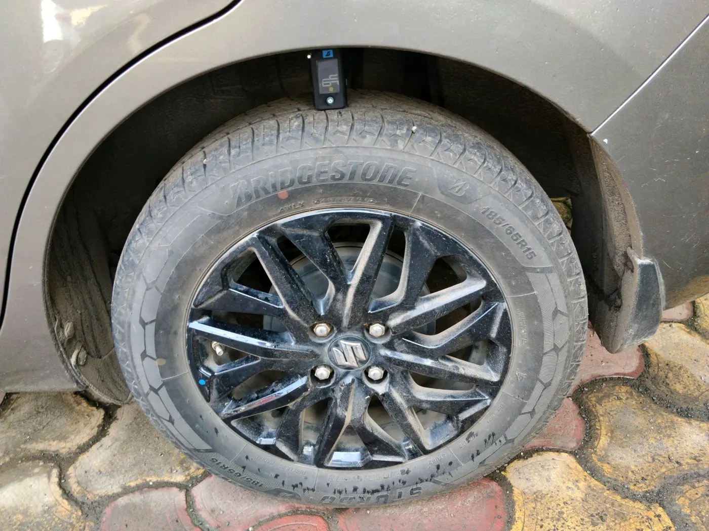 2025 Maruti Dzire ZXi CNG, CNG, Manual, 27,916 km, tyre