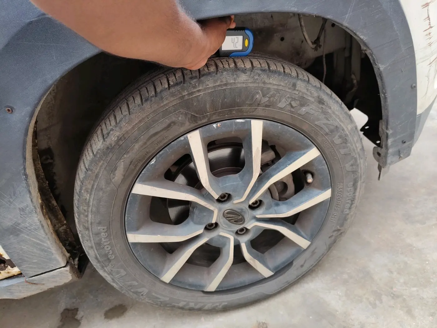2017 Mahindra KUV 100 NXT K8 P 6 STR, Petrol, Manual, 78,426 km, tyre
