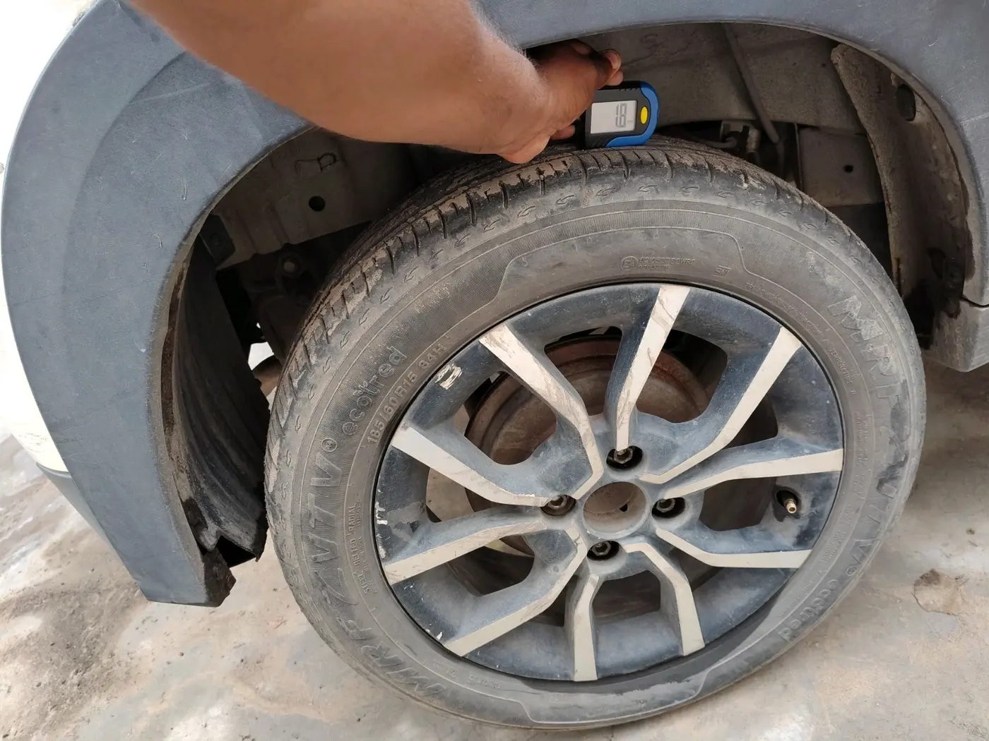 2017 Mahindra KUV 100 NXT K8 P 6 STR, Petrol, Manual, 78,426 km, tyre
