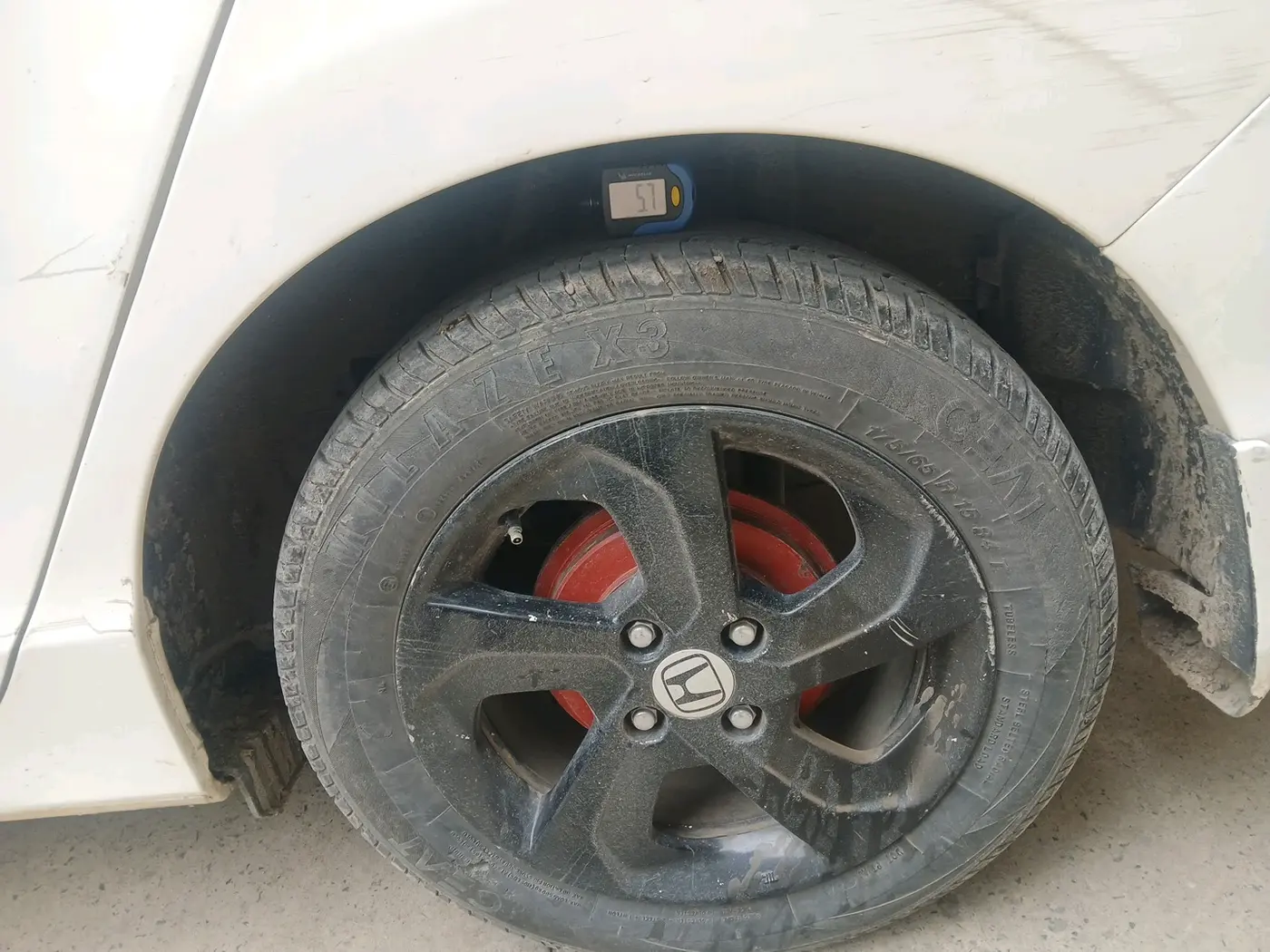 2015 Honda City 1.5L I-VTEC VX CVT, CNG, Automatic, 70,714 km, tyre