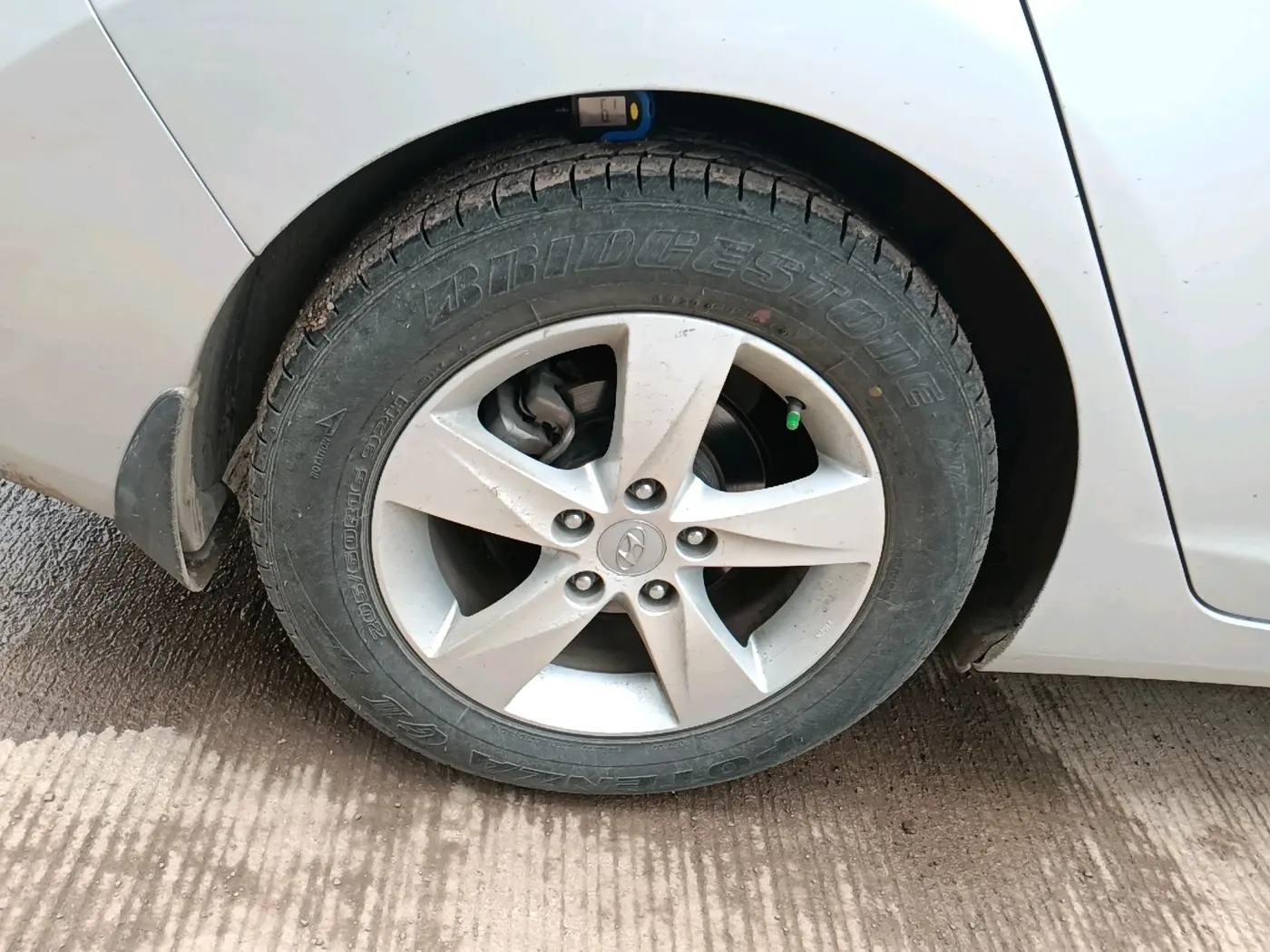 2014 Hyundai New Elantra 1.8 SX MT VTVT, Petrol, Manual, 91,415 km, tyre