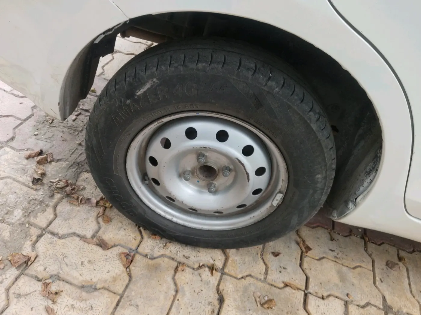 2020 Maruti Swift Dzire TOUR S-CNG (O), CNG, Manual, 85,595 km, tyre