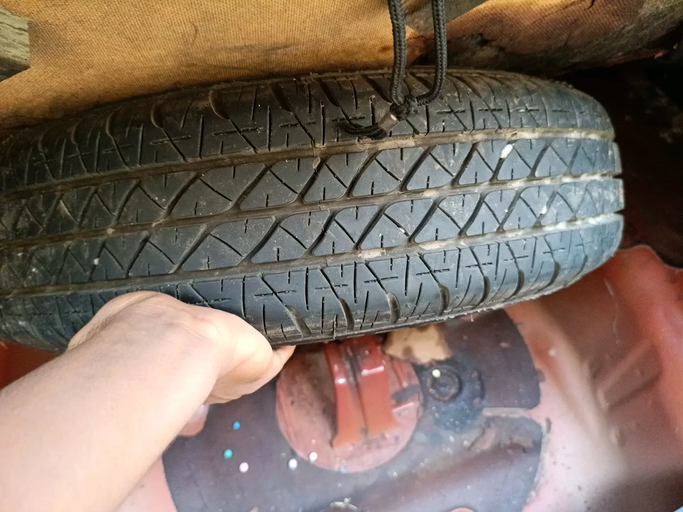 2016 Maruti Swift Dzire VXI (O), Petrol, Manual, 1,00,295 km, tyre