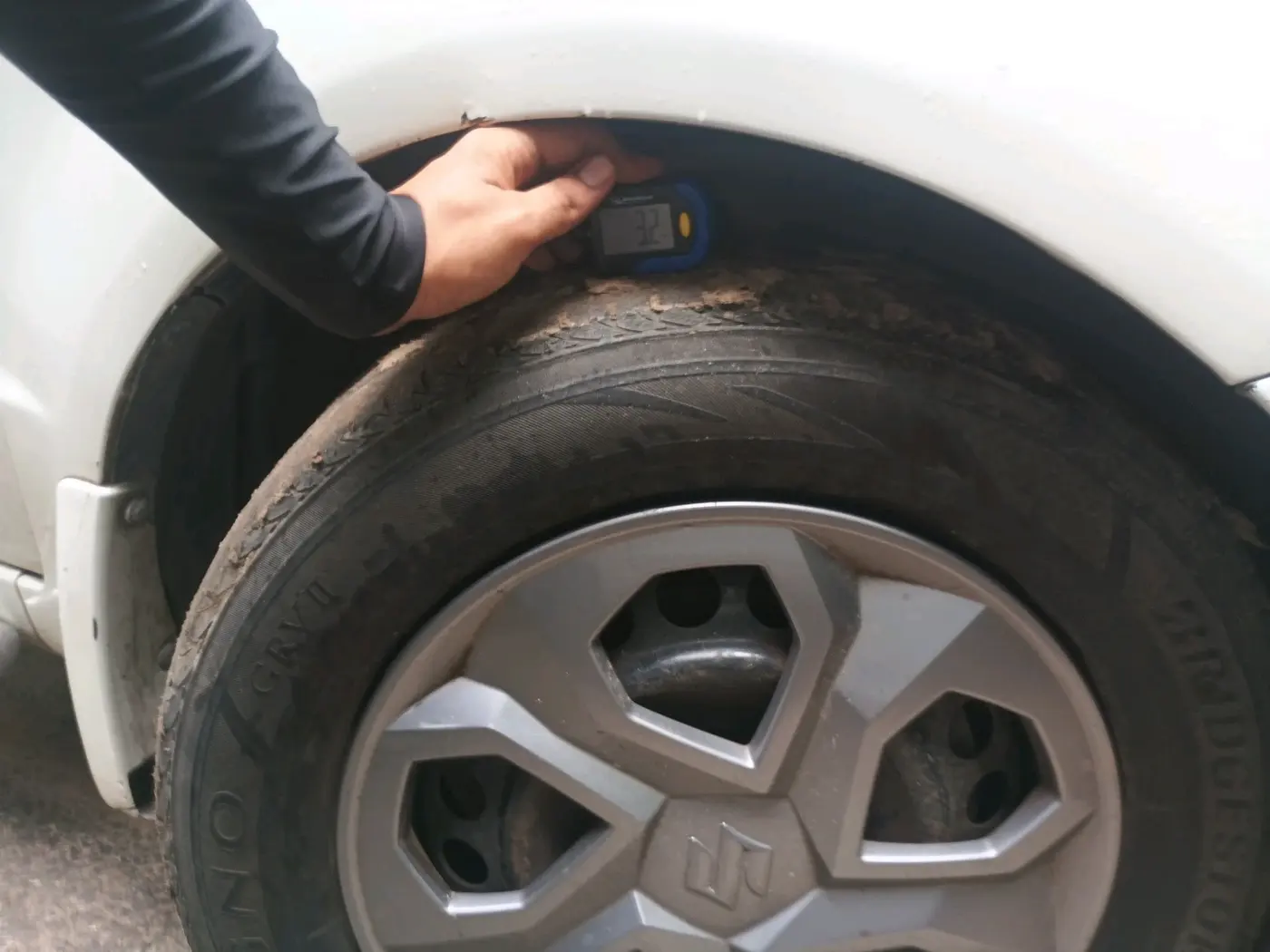 2012 Maruti SX4 VXI, Petrol, Manual, 1,41,558 km, tyre