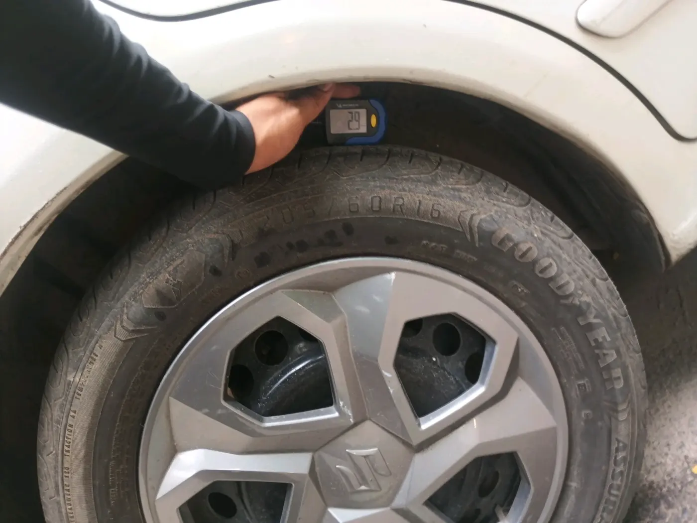 2012 Maruti SX4 VXI, Petrol, Manual, 1,41,558 km, tyre