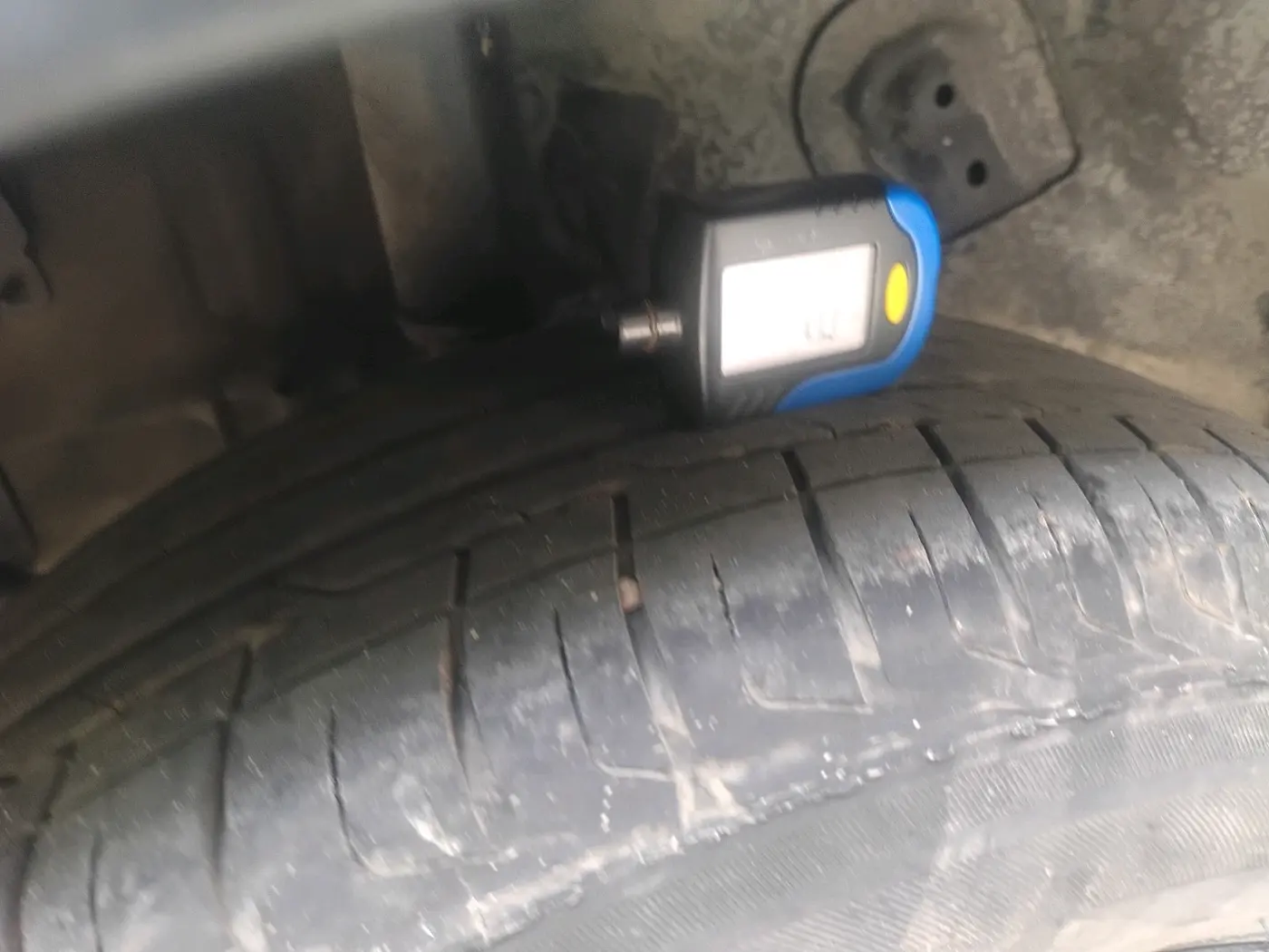 2017 Tata NEXON XZ PETROL, Petrol, Manual, 77,644 km, tyre