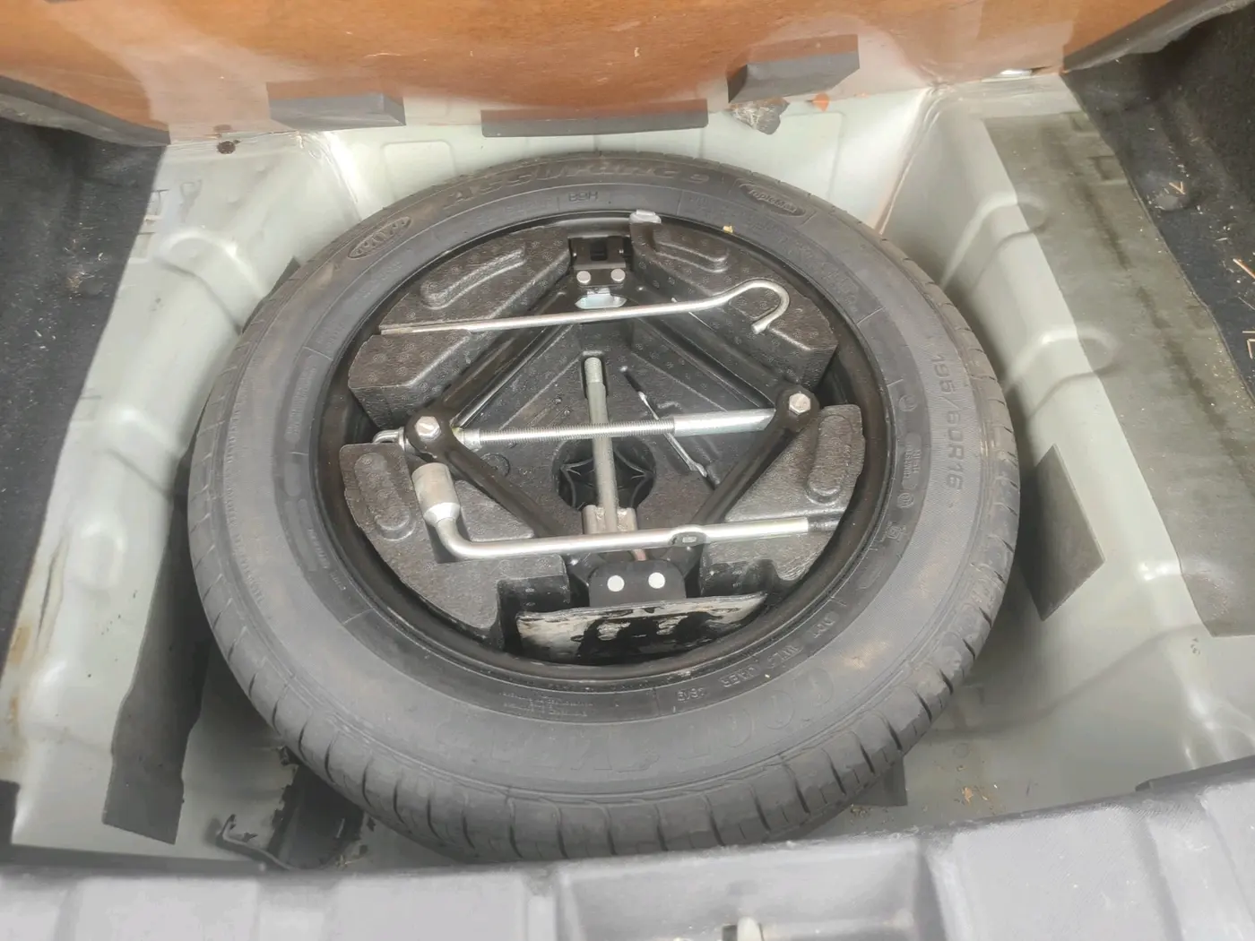 2020 Tata NEXON XZ PLUS PETROL, Petrol, Manual, 41,415 km, tyre