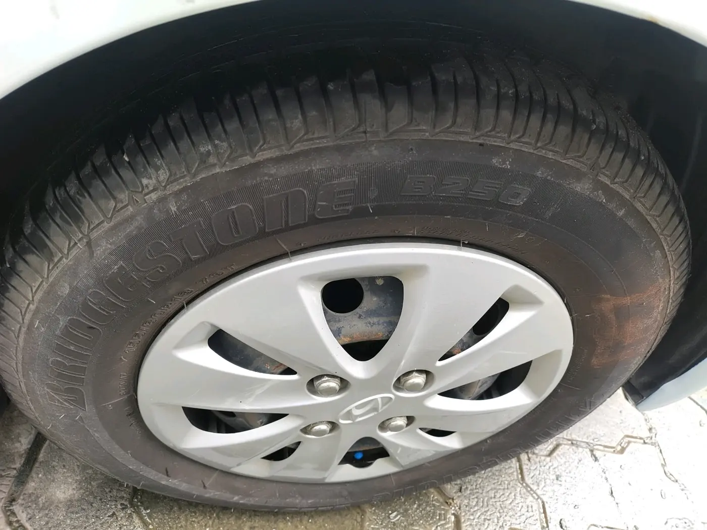 2011 Hyundai i10 SPORTZ 1.2 AT, Petrol, Automatic, 30,030 km, tyre