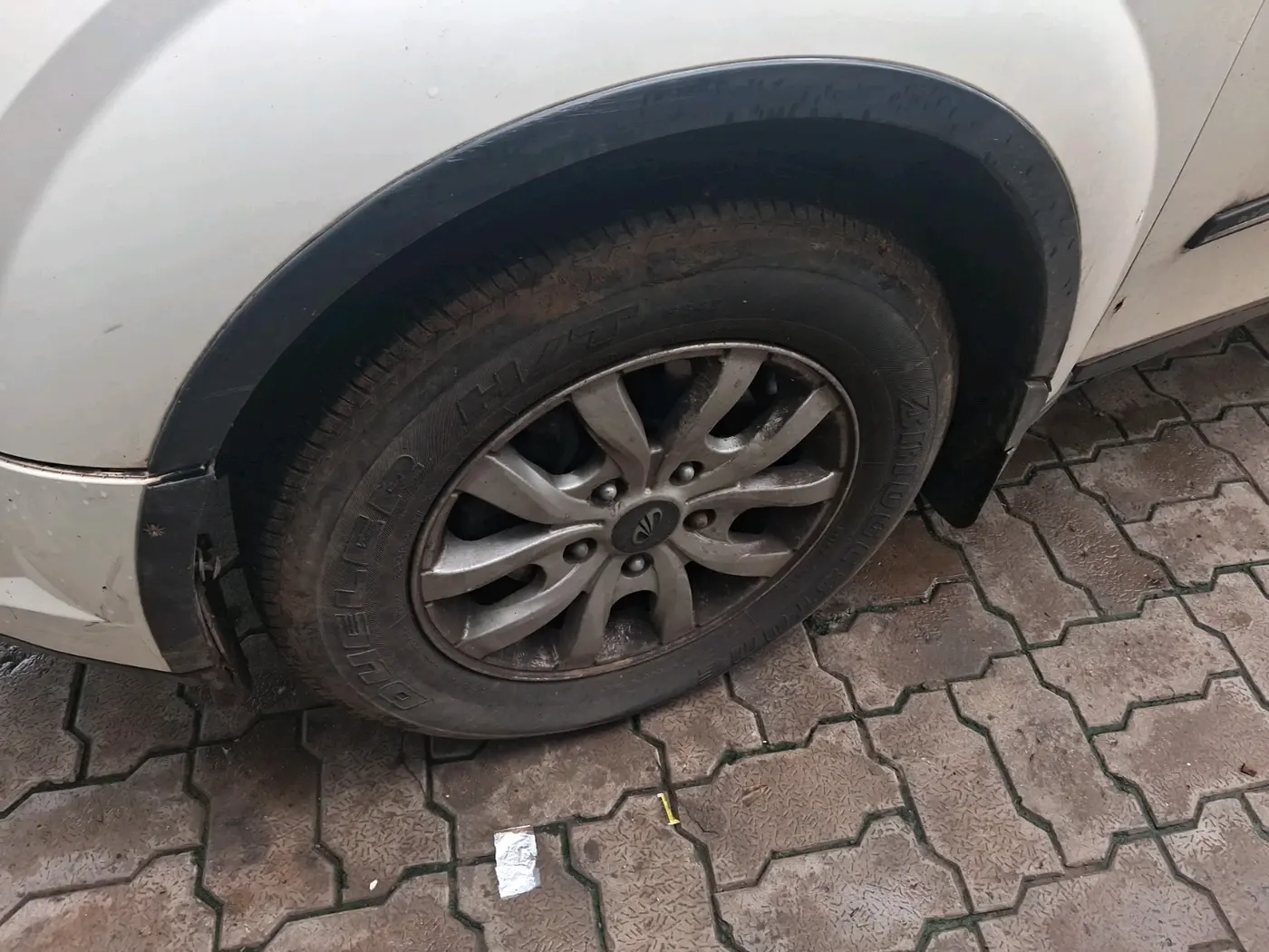 2017 Mahindra XUV500 W10, Diesel, Manual, 88,379 km, tyre