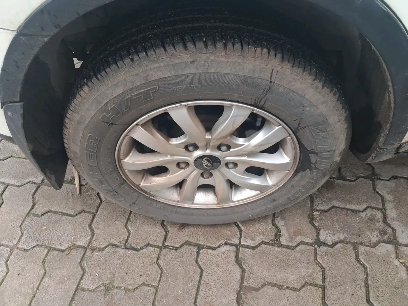 2017 Mahindra XUV500 W10, Diesel, Manual, 88,379 km, tyre