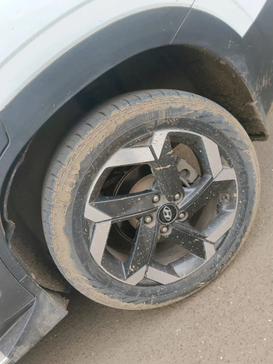 2022 Hyundai ALCAZAR 1.5 SIGNATURE (O) AT 7STR, Diesel, Automatic, 1,00,243 km, tyre