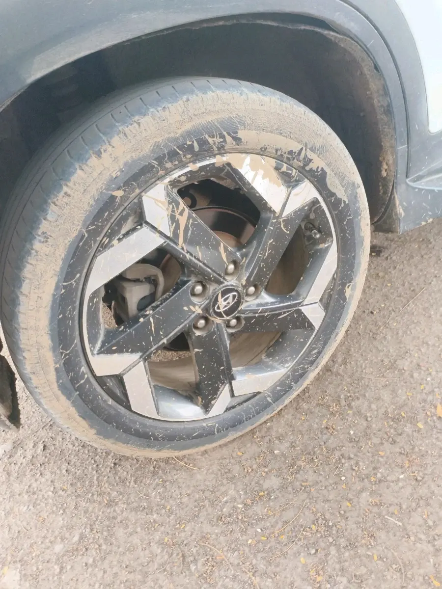 2022 Hyundai ALCAZAR 1.5 SIGNATURE (O) AT 7STR, Diesel, Automatic, 1,00,243 km, tyre
