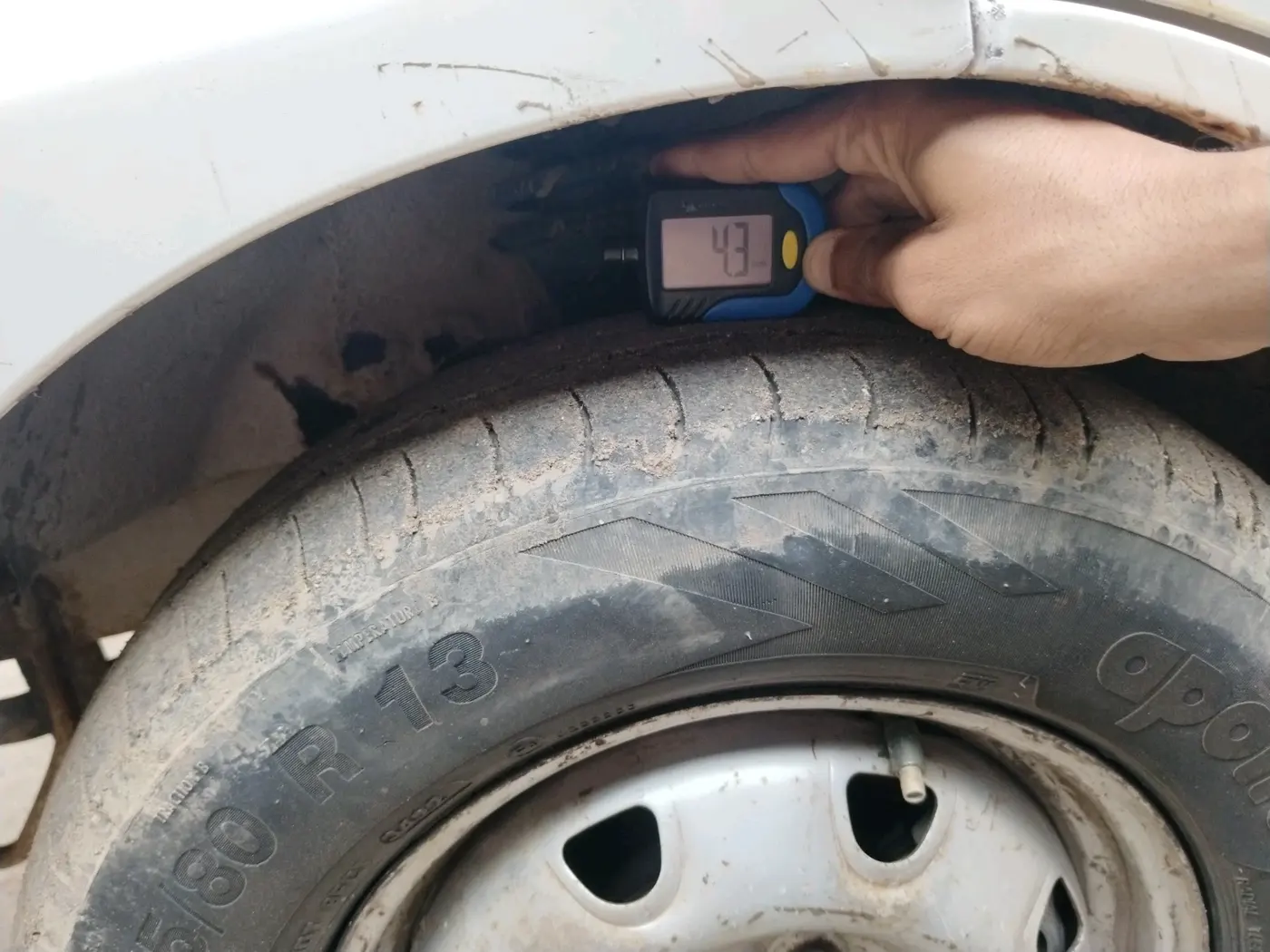 2015 Maruti Eeco 5 STR WITH A/C+HTR, CNG, Manual, 1,20,491 km, tyre