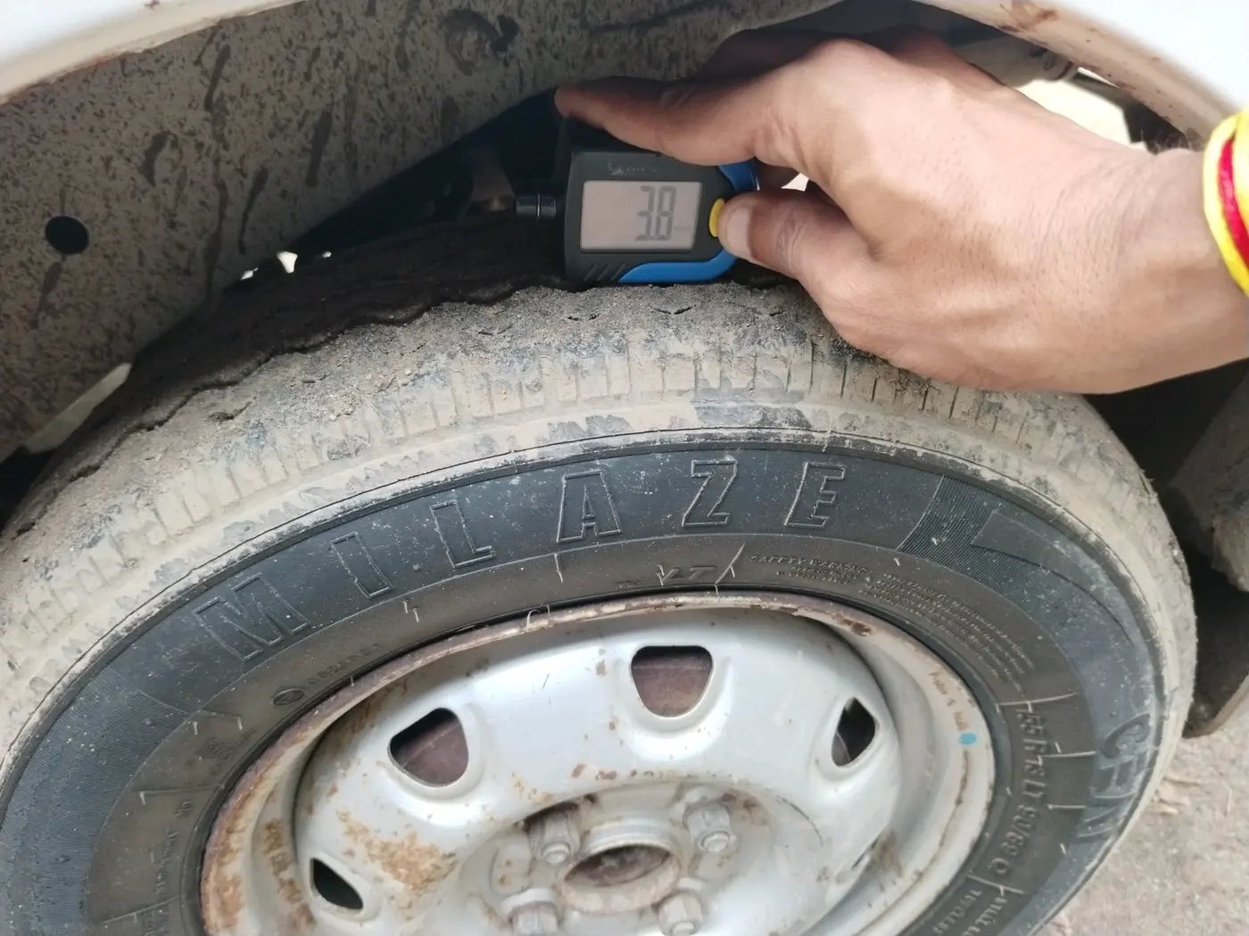 2015 Maruti Eeco 5 STR WITH A/C+HTR, CNG, Manual, 1,20,491 km, tyre