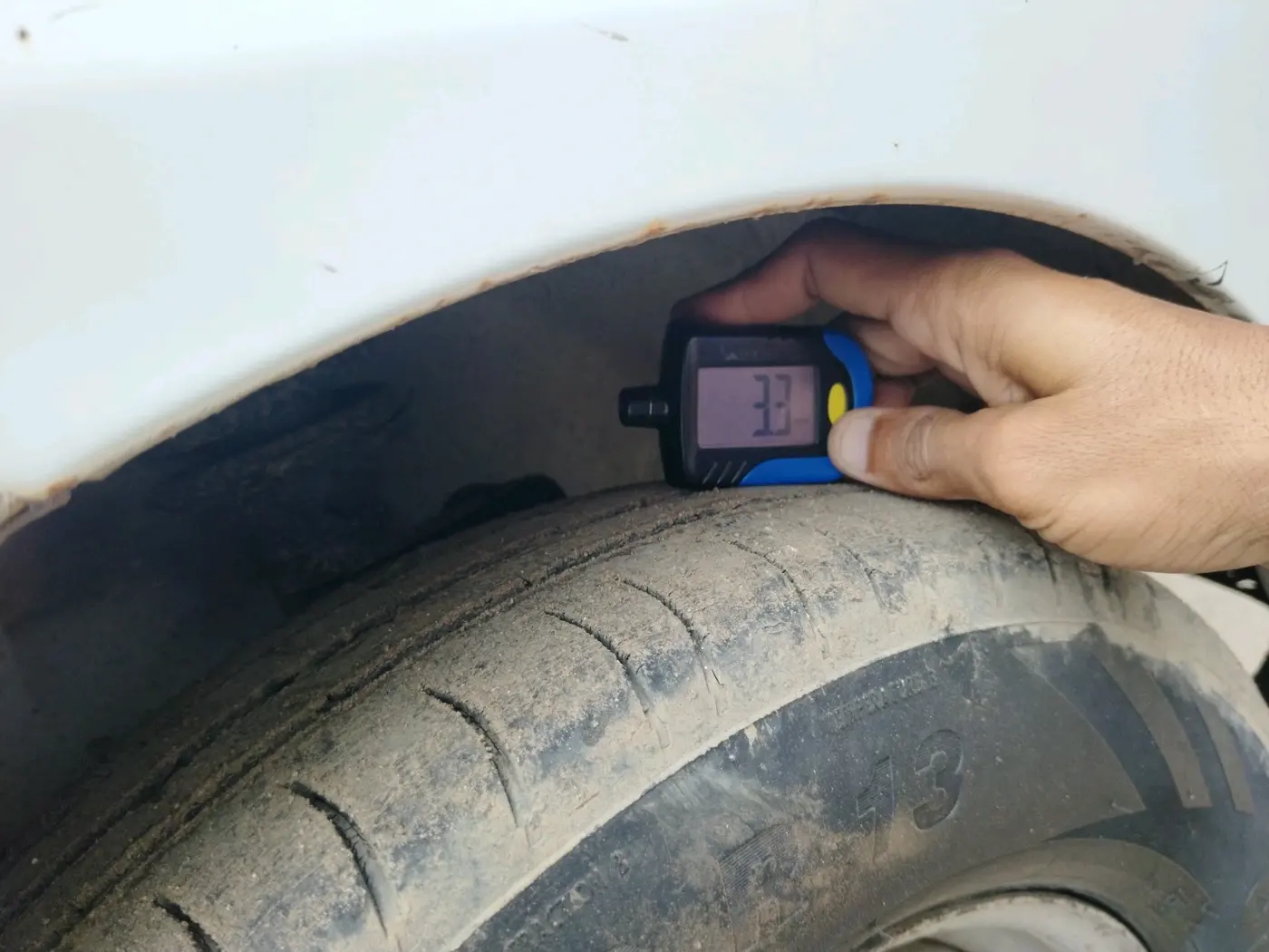 2015 Maruti Eeco 5 STR WITH A/C+HTR, CNG, Manual, 1,20,491 km, tyre