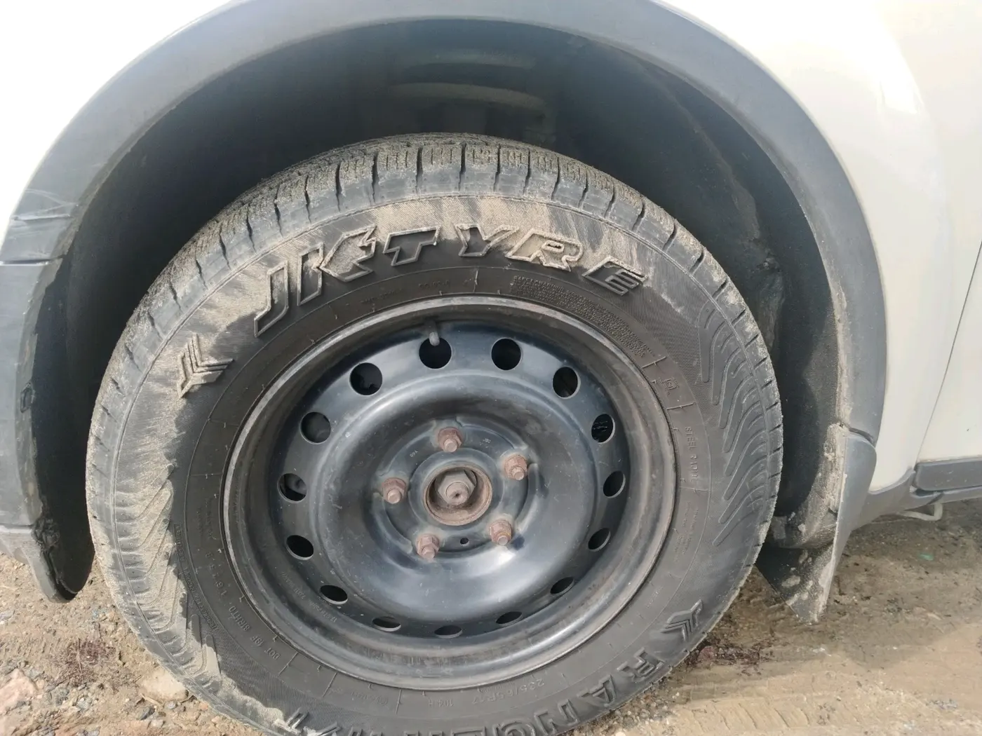 2017 Mahindra XUV500 W6, Diesel, Manual, 1,13,598 km, tyre