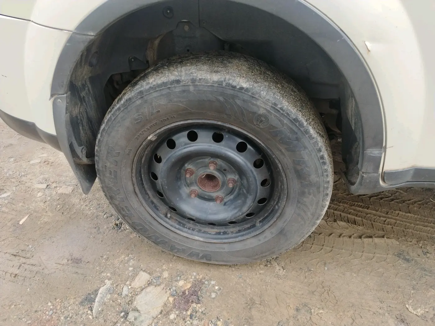 2017 Mahindra XUV500 W6, Diesel, Manual, 1,13,598 km, tyre