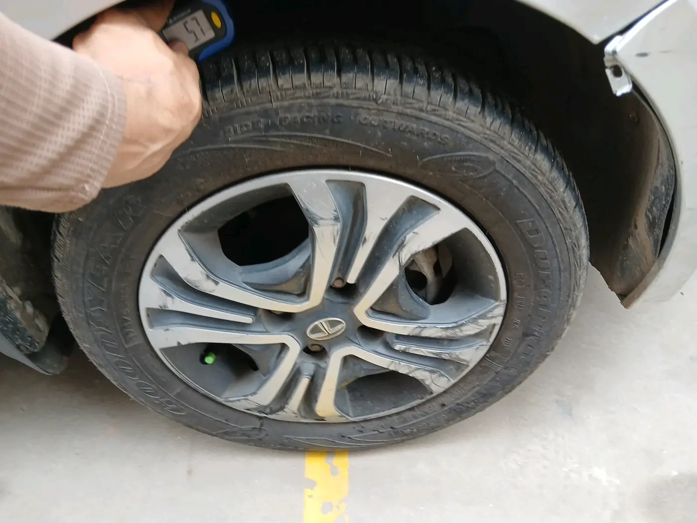 2018 Tata Tiago XZA PETROL, Petrol, Automatic, 41,698 km, tyre