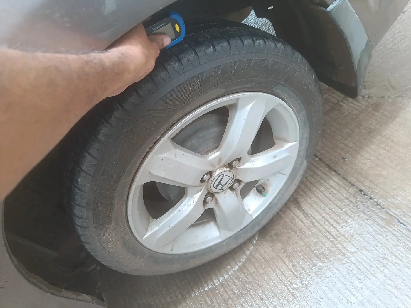 2012 Honda City 1.5L I-VTEC S AT, Petrol, Automatic, 1,28,440 km, tyre