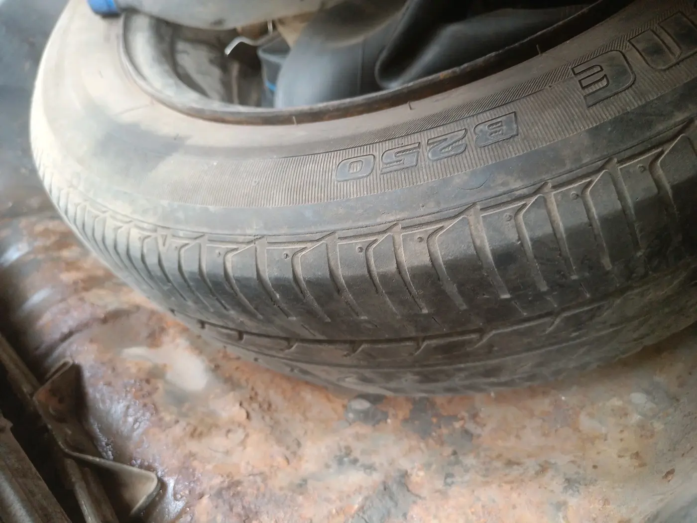 2012 Honda City 1.5L I-VTEC S AT, Petrol, Automatic, 1,28,440 km, tyre