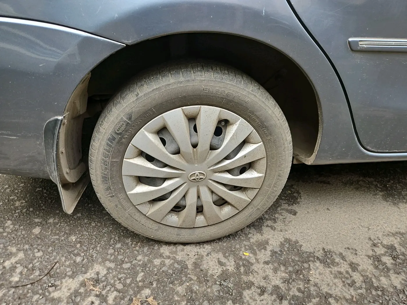 2014 Toyota Etios G, Petrol, Manual, 92,218 km, tyre
